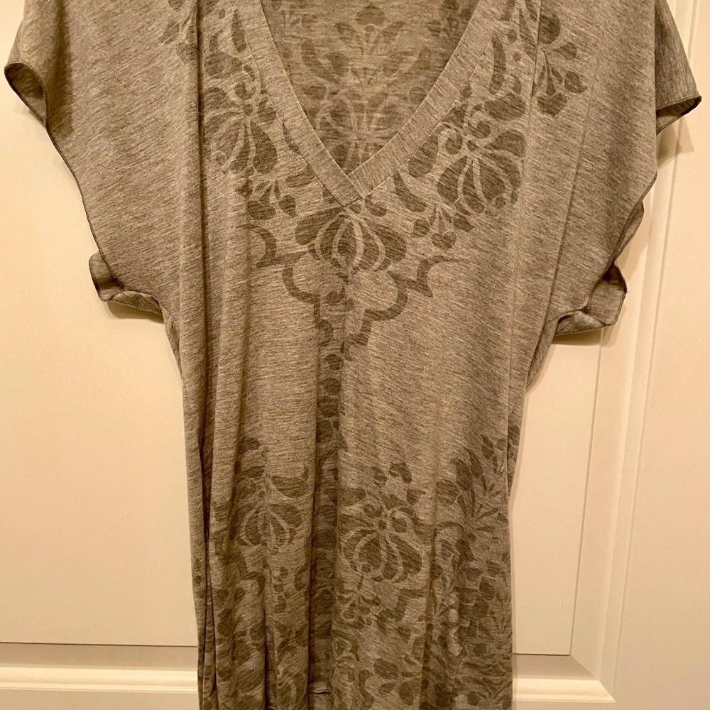 Testement V Neck